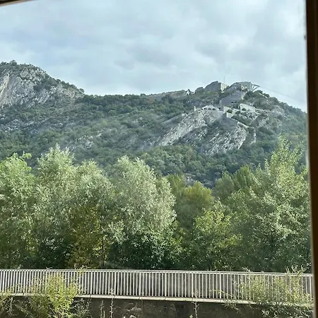 Quais De Гренобль